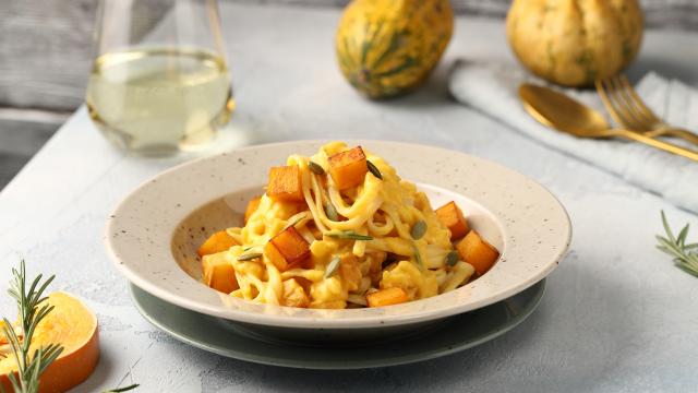 Connaissez vous les pumpkin feta pasta ? Une recette simple et facile pour se régaler avec de la courge !