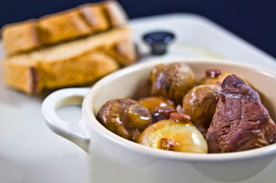 Bœuf bourguignon et tartines à l'ail