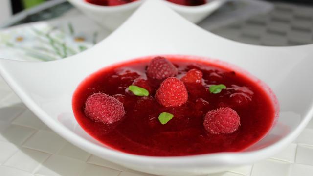 Soupe glacée aux fruits d'été