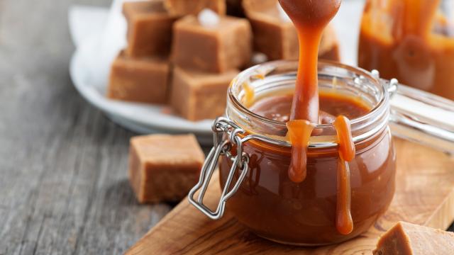 “Très simple à réaliser pour vos gaufres, vos crêpes, vos tartes” : une gagnante du Meilleur Pâtissier partage sa recette de caramel !