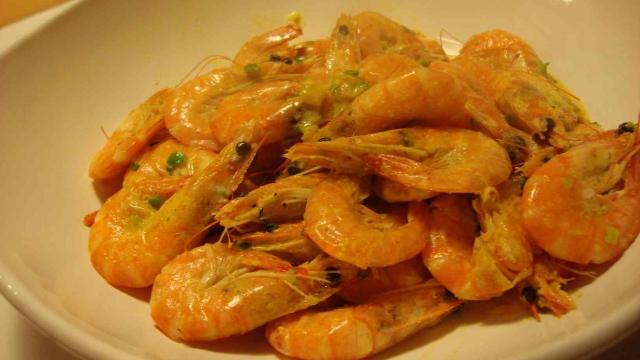 Crevettes flambées au pastis