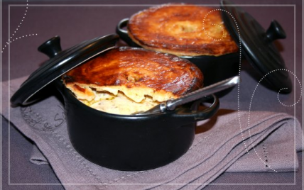 Cocotte de noix de pétoncles et crevettes aux poireaux façon tourte