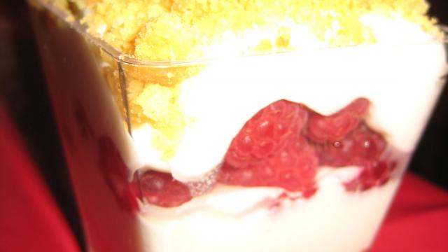 Tiramisu framboise fraîche, sablé breton