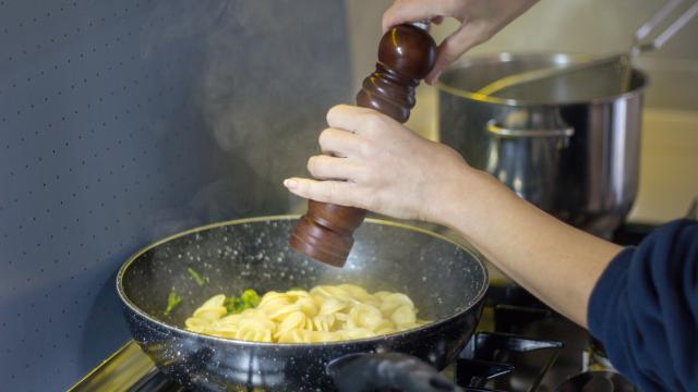 Poivre : pourquoi il ne faut absolument pas l’ajouter pendant la cuisson de vos plats ?