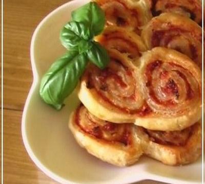 Palmiers croustillants, tomate-basilic