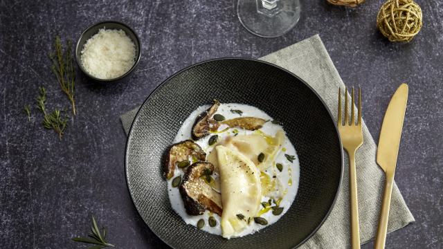 Raviolis de potiron, sauce coco et cèpes sautés