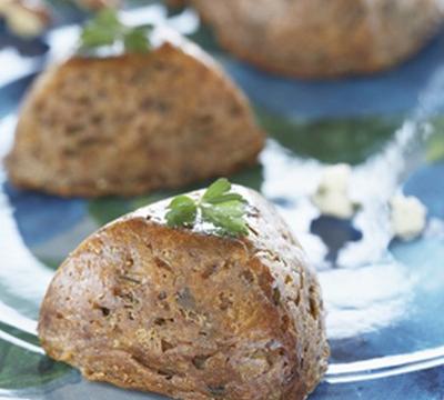 Moelleux de pomme de terre au fromage bleu et aux noix