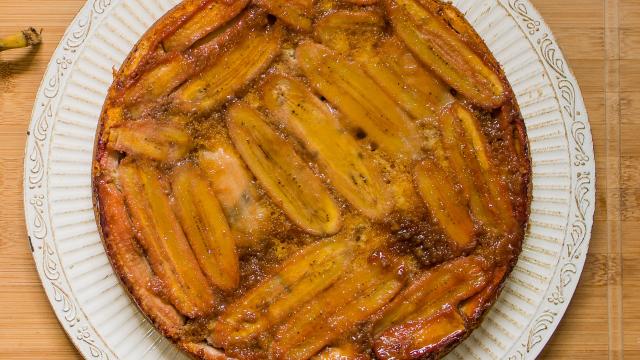 “Il est juste caramélisé comme il faut” : Cyril Lignac livre sa recette de banana bread gourmand amélioré