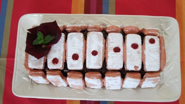 Cake rose-framboise en charlotte