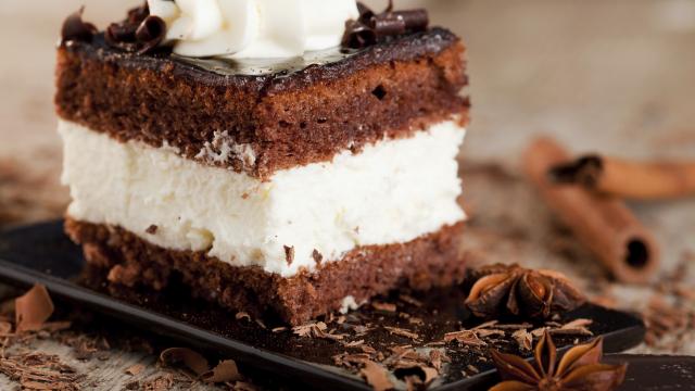 Carrés de biscuit au chocolat et épices façon Forêt-Noire