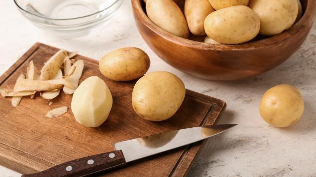 Lendemain de fête : voici pourquoi l’eau des pommes de terre pourrait aider votre foie !