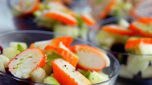 Salade fraîcheur betterave, pomme granny et mini bâtonnets Petits Coraya