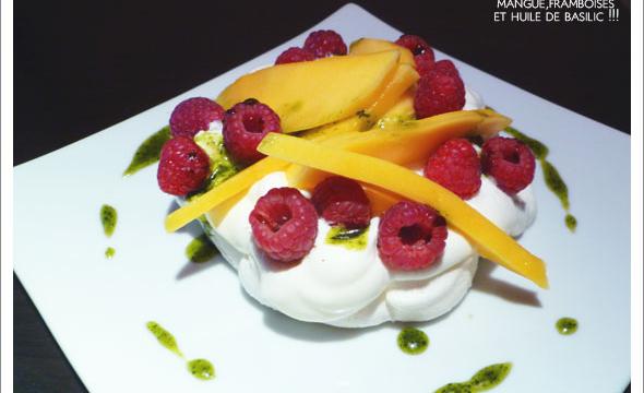 Pavlova mangue, framboises et huile de basilic !