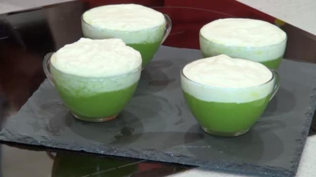 Velouté de petits pois et chantilly de Roquefort