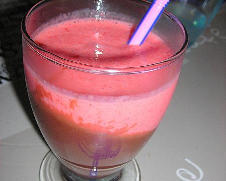 Smoothie glacé fraise-chocolat