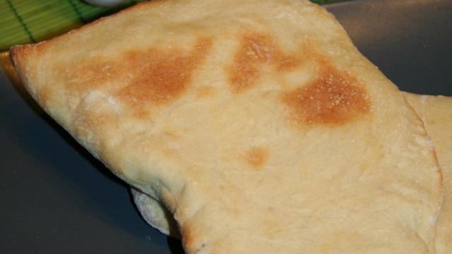 Naans et cheese Naans au confit d'ail blanc de lomagne au curry