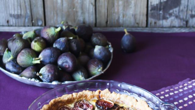 Tarte à la cannelle aux figues et aux raisins
