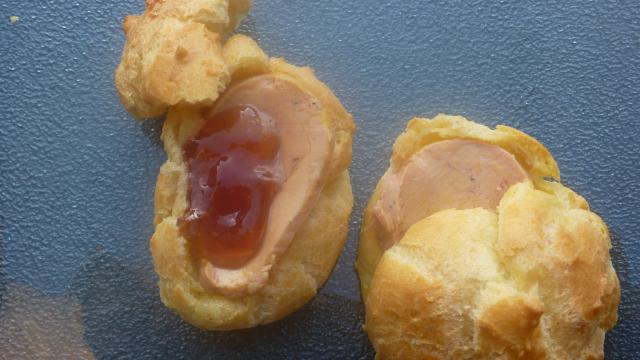 Gougères au foie gras et chutney de figues