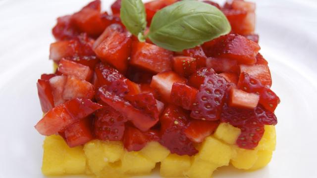 Tartare de fraises Guariguettes et mangue au citron vert et basilic