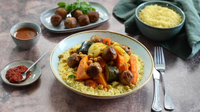 Cette recette de couscous aux légumes et aux boulettes végétales va enchanter votre cuisine de tous les jours