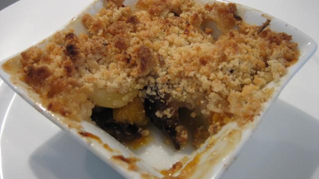 Crumble pommes pruneaux abricots saveur cannelle-citron