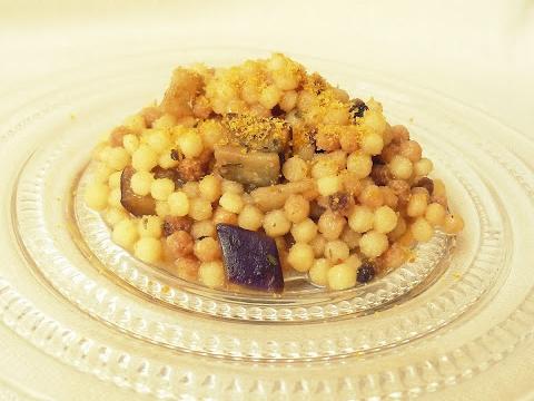 Fregola aux aubergines et à la bottarga