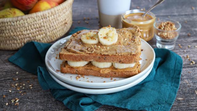 Croque-monsieur sucré à la banane et beurre de cacahuètes