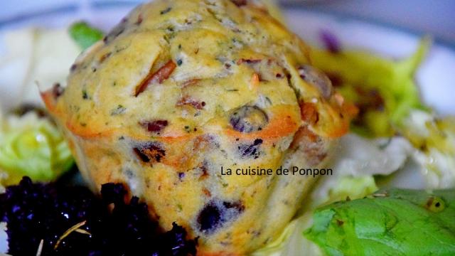 Muffin aux champignons et noisettes parfumé au pesto à l'ail des ours