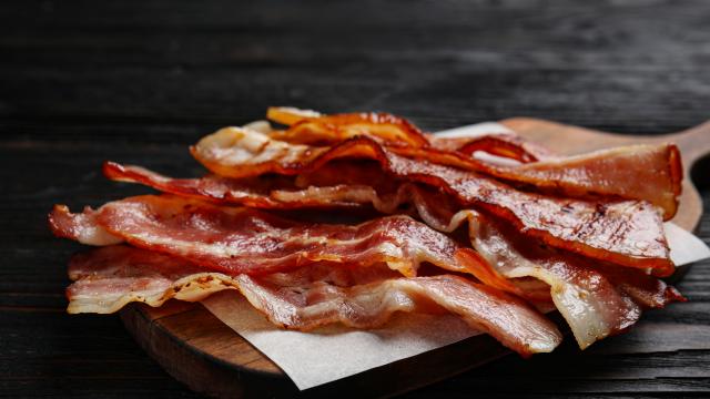 Voici l’astuce à connaitre pour avoir un bacon grillé à la perfection !