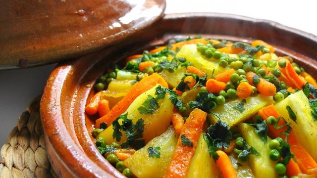 Tajine de carottes, petits pois et pommes de terre