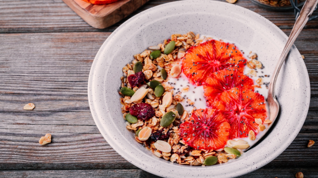 Riches en superaliments, voici notre recette parfaite de granola pour un petit déjeuner sain et gourmand