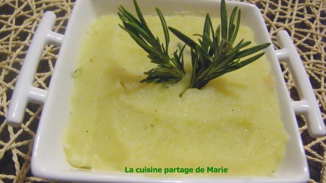 Purée de pommes de terre, poires william et romarin