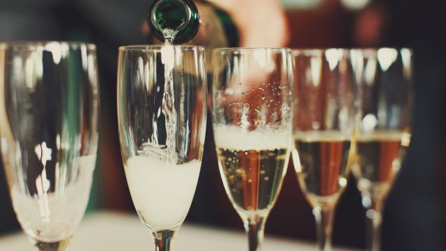 Cet ingrédient ajouté dans la préparation du champagne est-il en trop ?