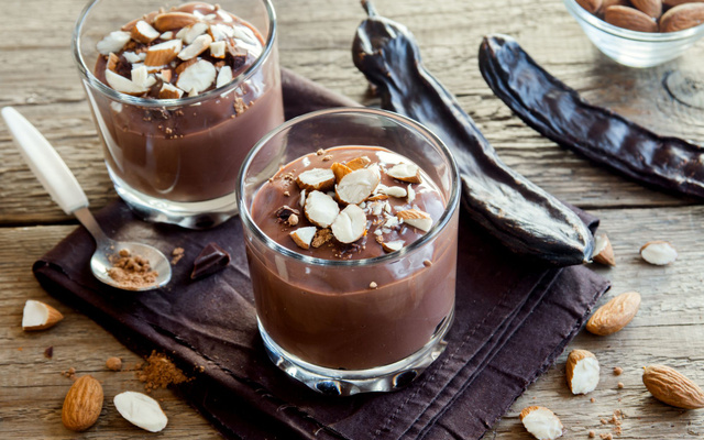 Mousse au chocolat et poudre d’amandes