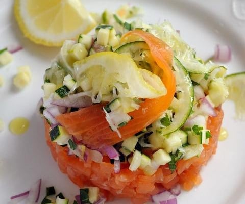 Petit tartare de saumon fumé tout acidulé aux deux citrons !