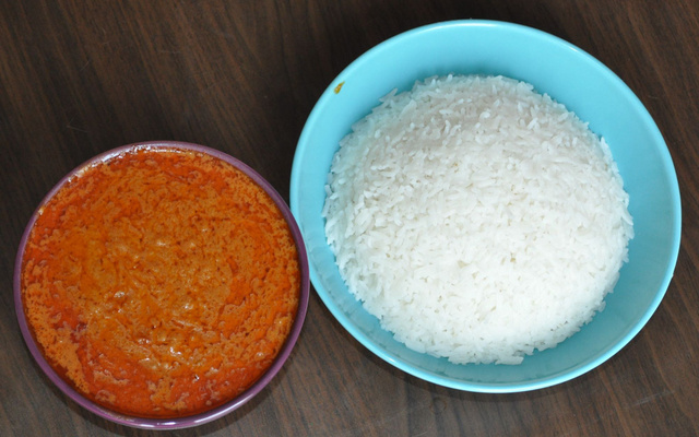 Poulet à la sauce, pâte d'arachide de Madame Fofana