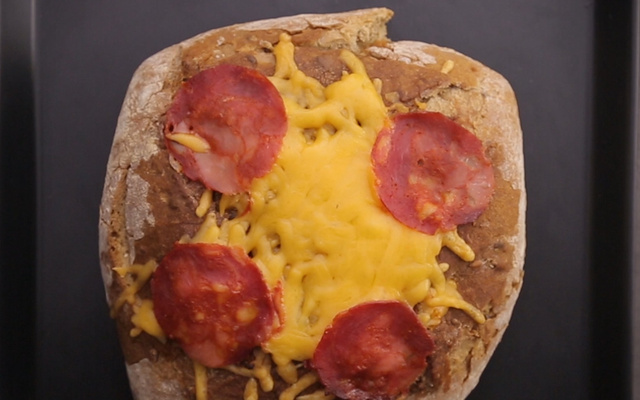 Pain farci façon pizza