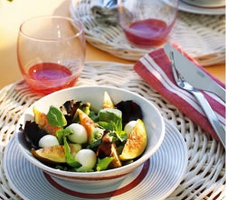 Salade de figues et de mozarella au basilic
