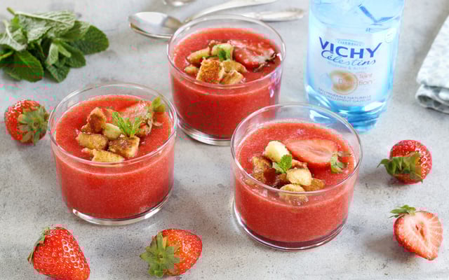 Gaspacho de fraises et croûtons de brioche perdue