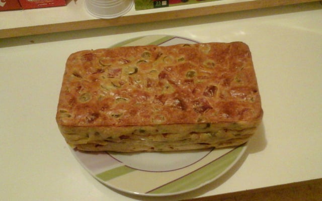 Cake au jambon et olives