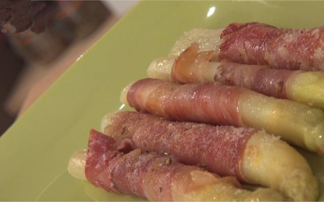 Asperges au jambon et au parmesan