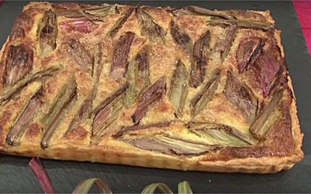 Tarte à la rhubarbe et à l'amande