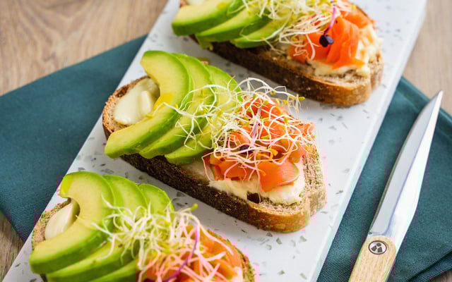 Bruschetta Saint-Marcellin, saumon et avocat