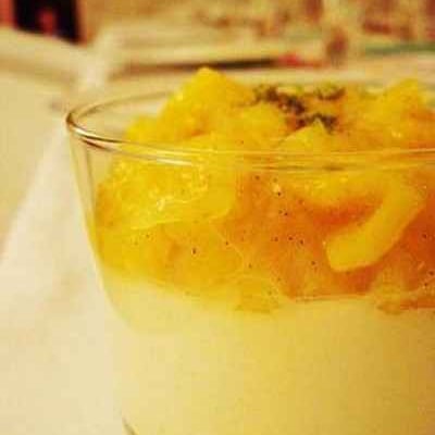 Panacotta au lait de coco, compotée de mangue à la vanille