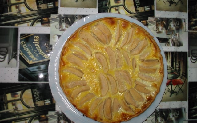 Tarte aux pommes sur lit de crème aux œufs