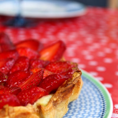 Tarte rhubarbe-curd et fraises