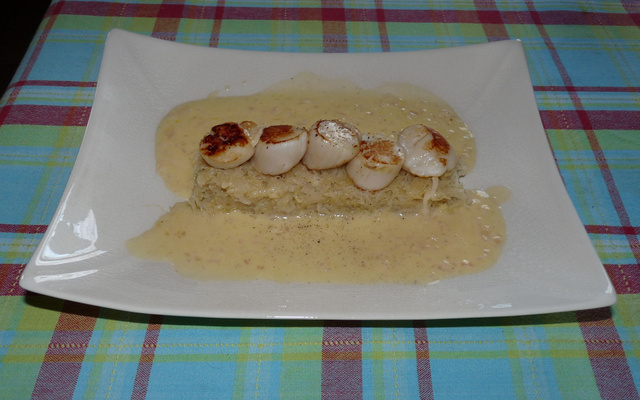 Noix de St. Jacques poêlées sur lit de choucroute et beurre blanc