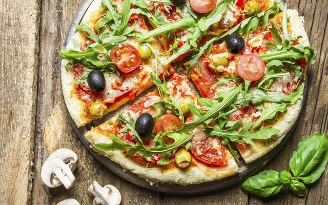 Pizza aux cœurs d'artichauts, coppa et Sublime Filante Giovanni Ferrari