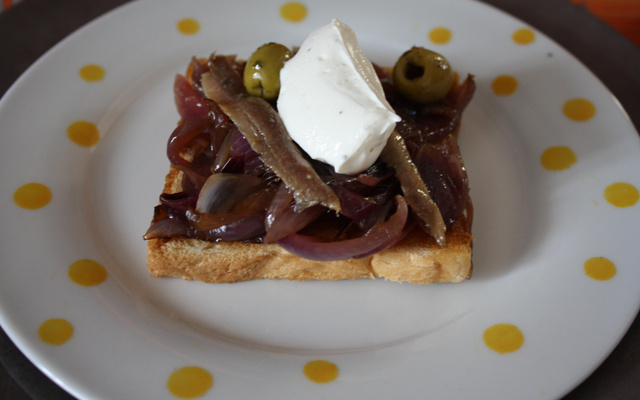 Tartine Harrys de fondue d'oignons et St Môret®