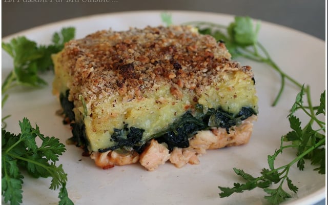 Parmentiers de saumon aux épinards en croûte de noisettes